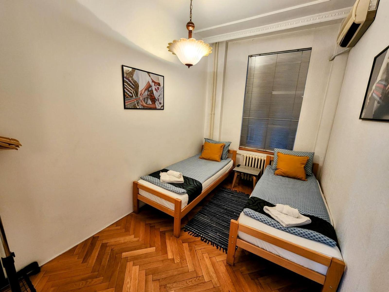 Authentic Belgrade Centre Apartments For Large Groups, Republic Square - Up To 47 People In 5 Apartments Стая снимка
