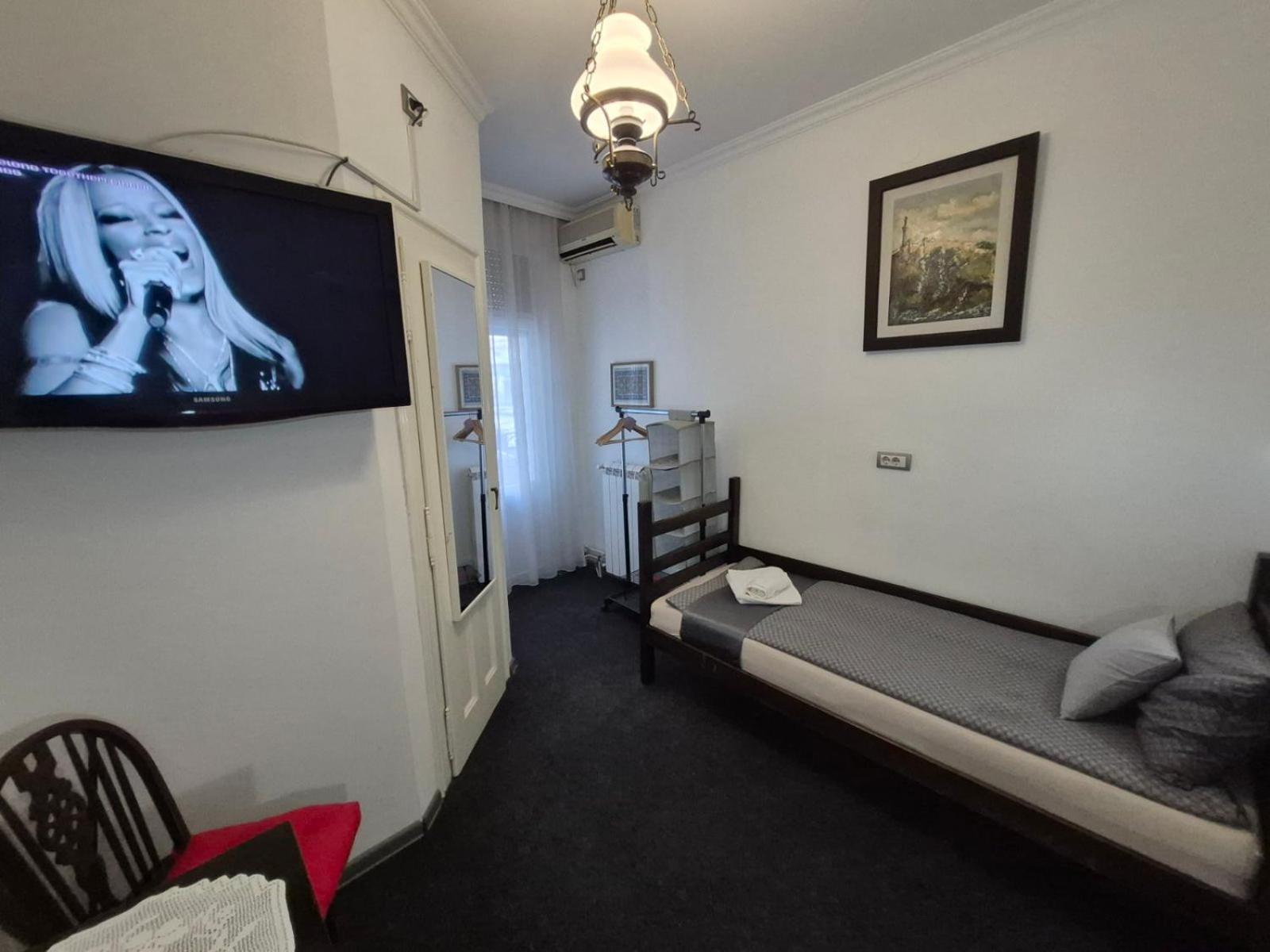 Authentic Belgrade Centre Apartments For Large Groups, Republic Square - Up To 47 People In 5 Apartments Стая снимка