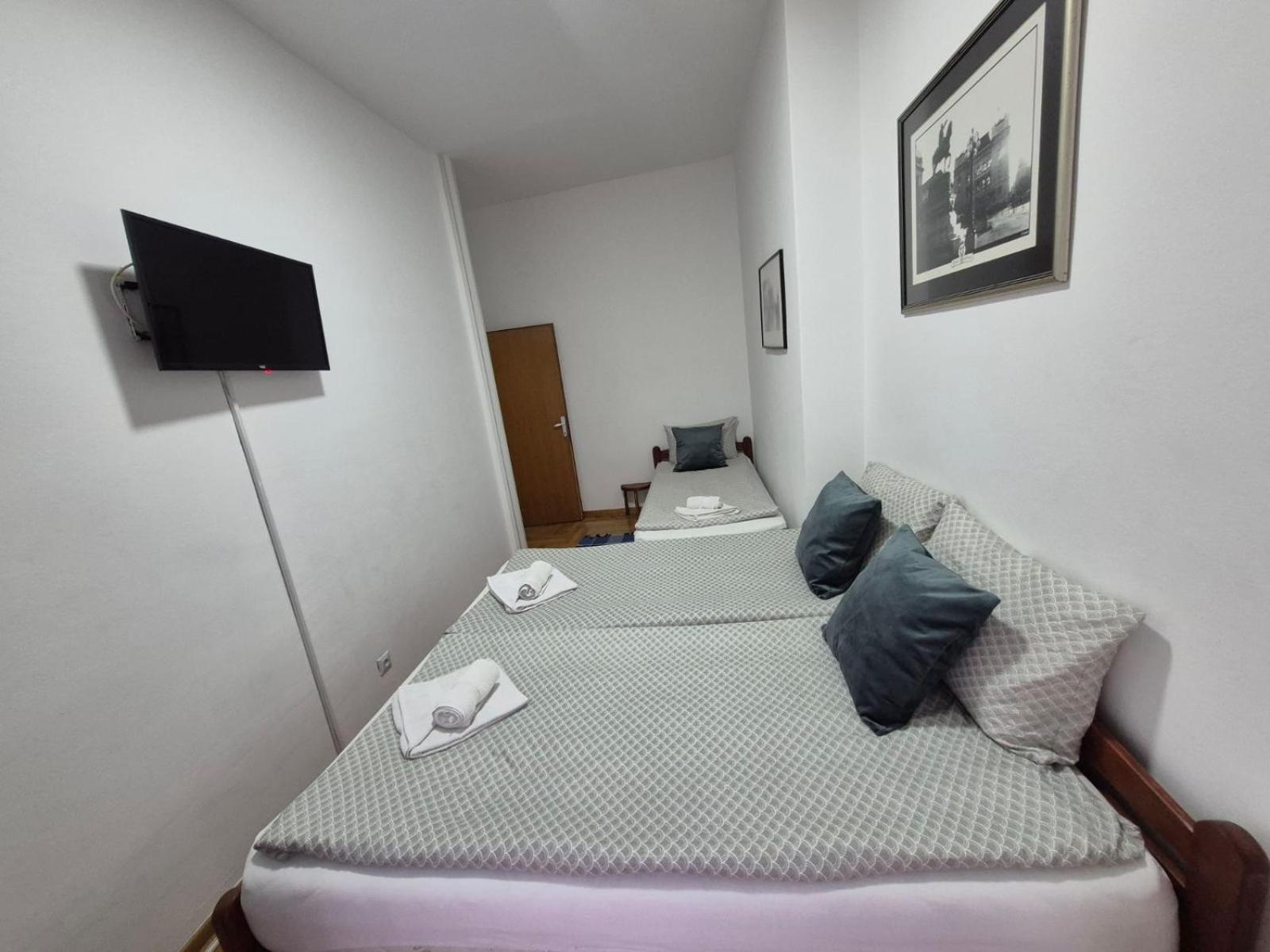 Authentic Belgrade Centre Apartments For Large Groups, Republic Square - Up To 47 People In 5 Apartments Стая снимка