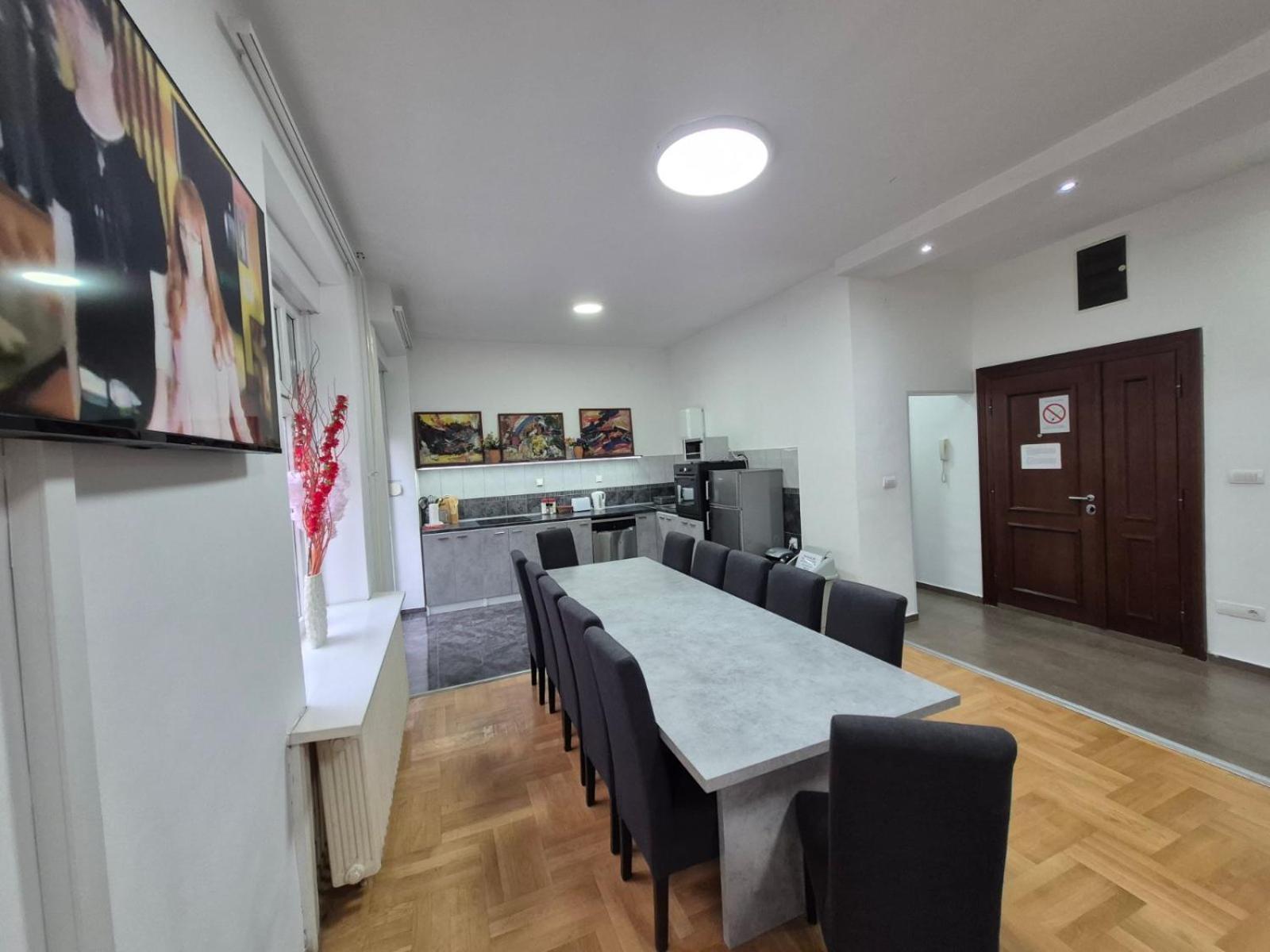 Authentic Belgrade Centre Apartments For Large Groups, Republic Square - Up To 47 People In 5 Apartments Стая снимка