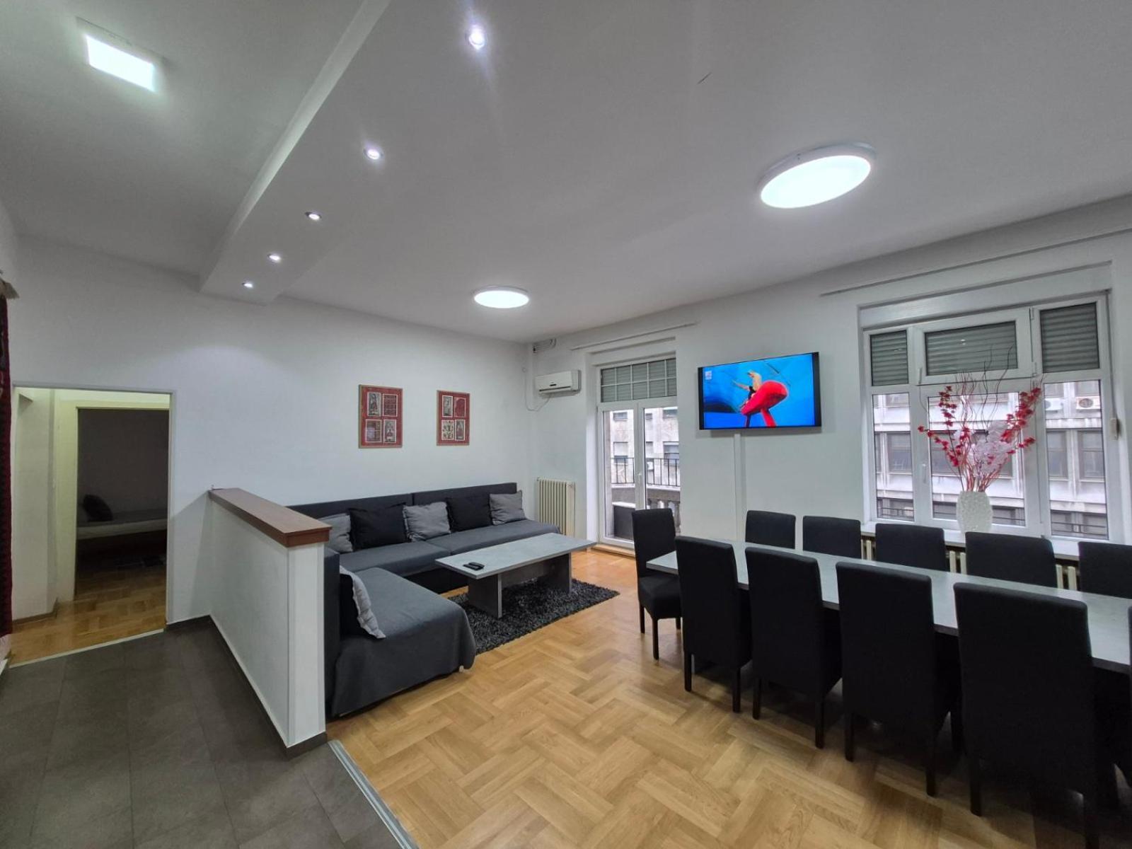 Authentic Belgrade Centre Apartments For Large Groups, Republic Square - Up To 47 People In 5 Apartments Стая снимка