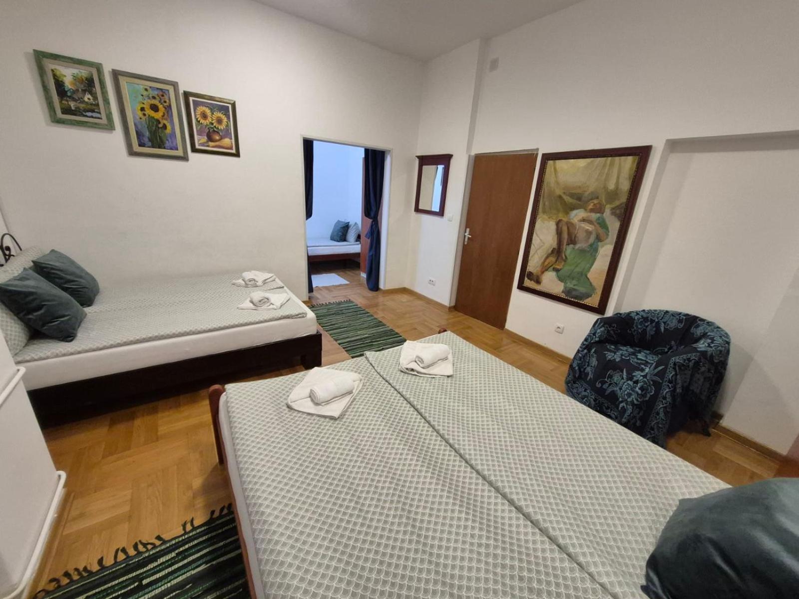 Authentic Belgrade Centre Apartments For Large Groups, Republic Square - Up To 47 People In 5 Apartments Стая снимка