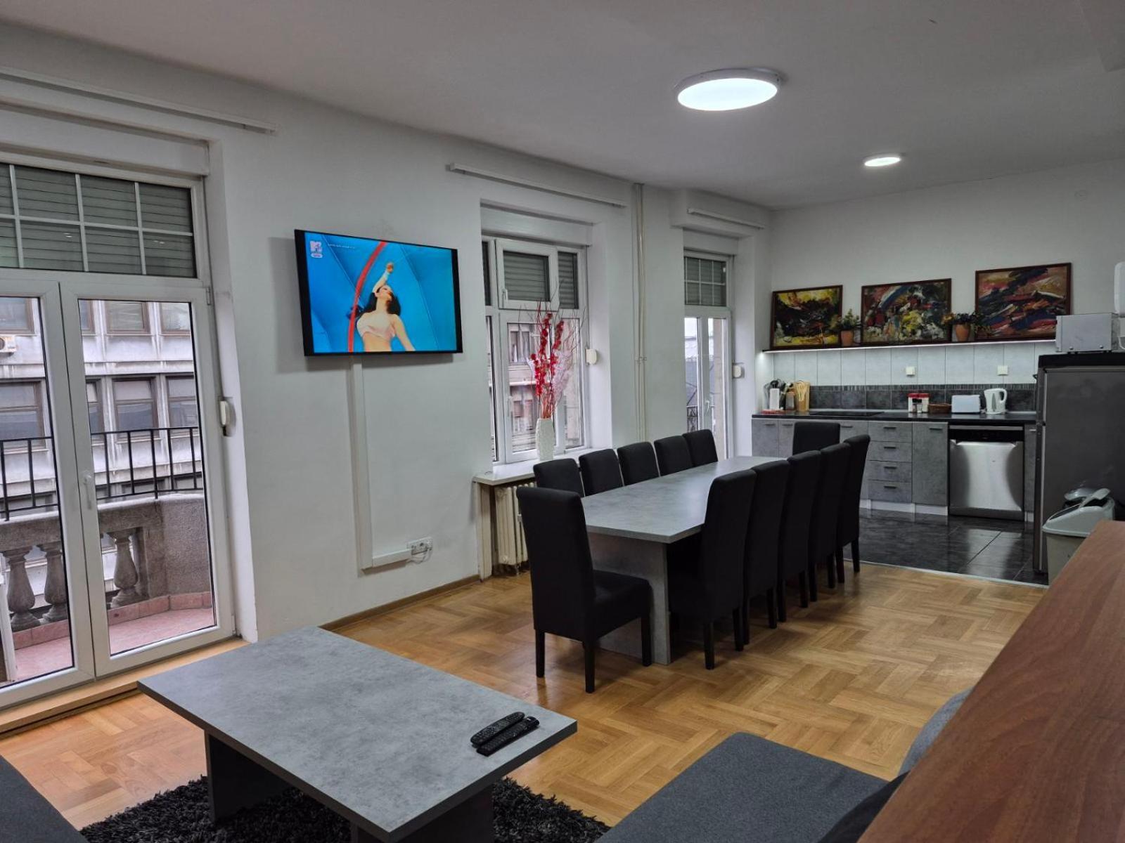Authentic Belgrade Centre Apartments For Large Groups, Republic Square - Up To 47 People In 5 Apartments Стая снимка