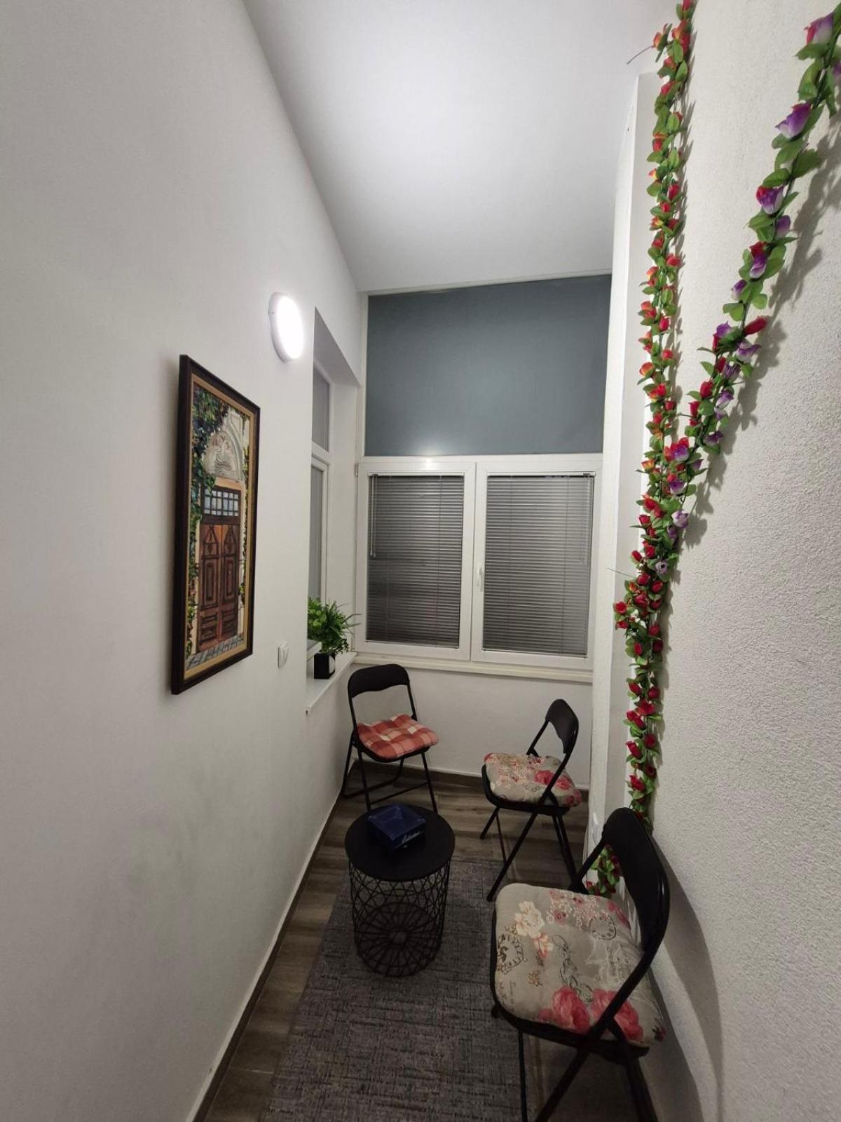 Authentic Belgrade Centre Apartments For Large Groups, Republic Square - Up To 47 People In 5 Apartments Стая снимка