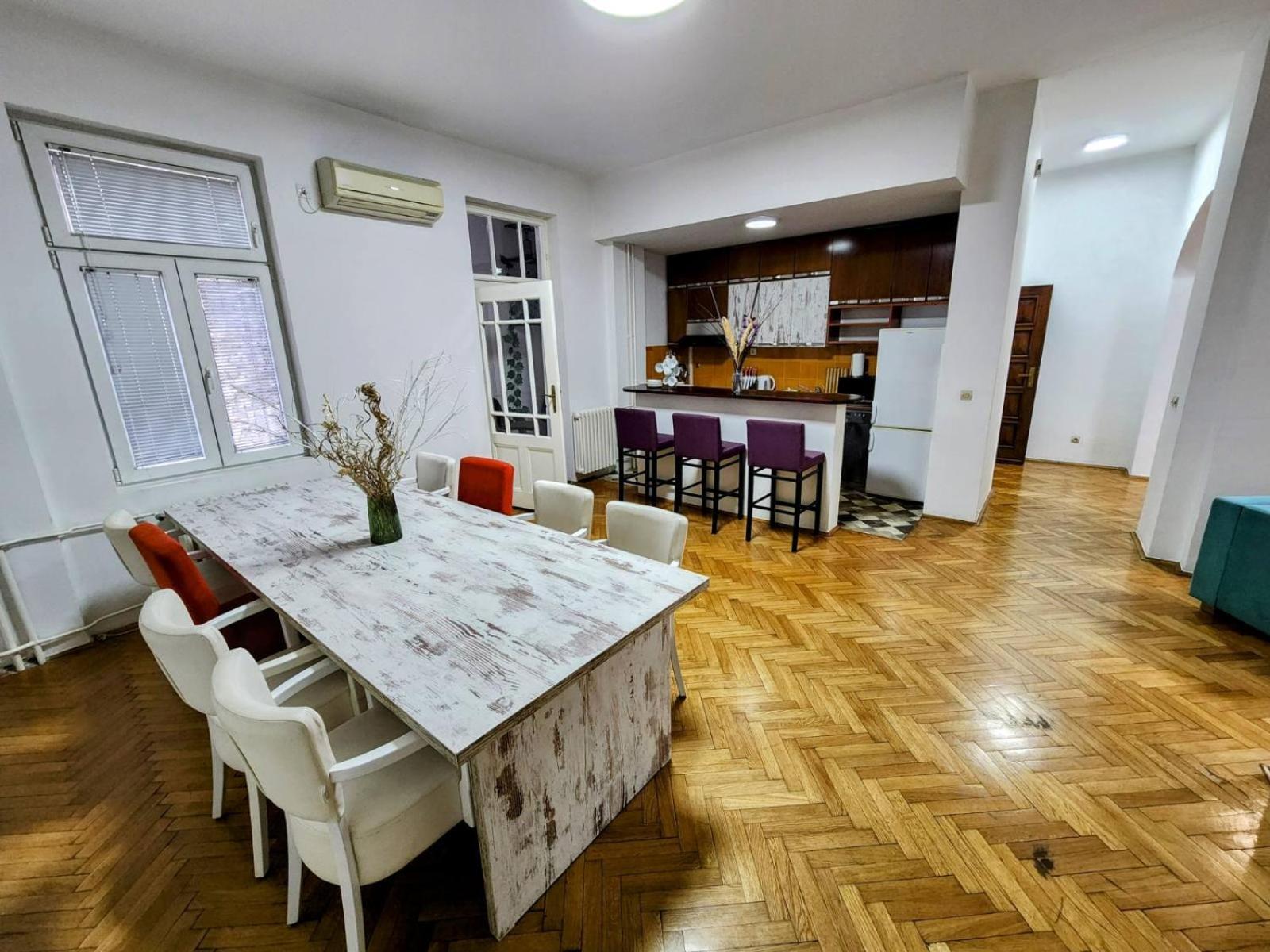 Authentic Belgrade Centre Apartments For Large Groups, Republic Square - Up To 47 People In 5 Apartments Стая снимка